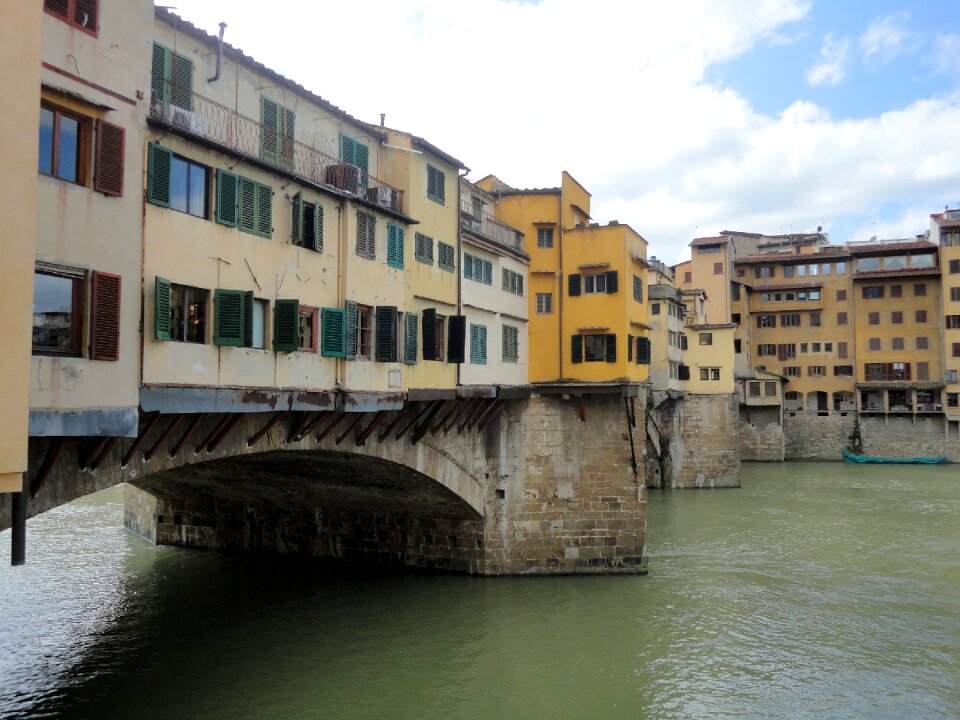 Ponte vecchio water bridge