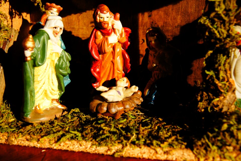 Angel christ child santon