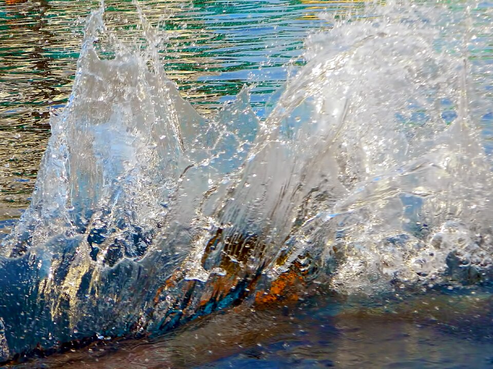 Man jumped swimming in the