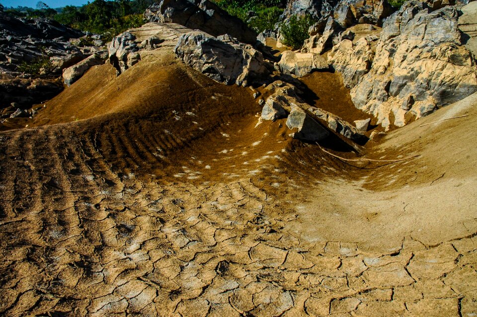 Vertocknete earth cracks clay soil