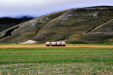 Hay bales italy amazement