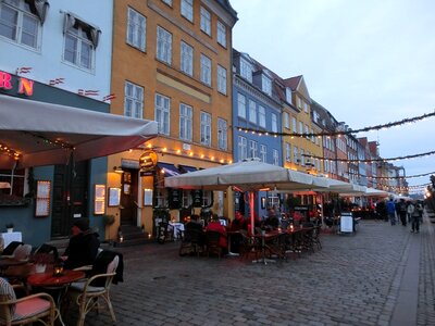 Nyhavn restaurants promenade