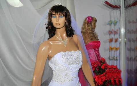 Mannequin snowman wedding