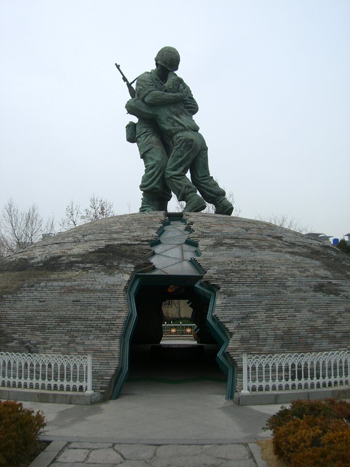 Monument memorial war