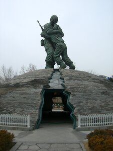 Monument memorial war
