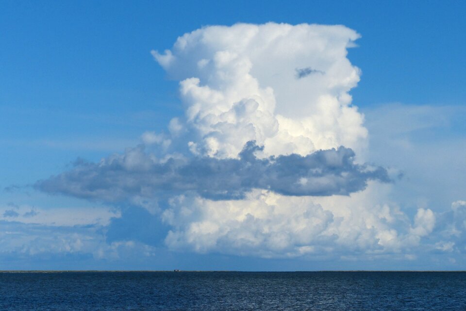 Cloud clouds form summer clouds