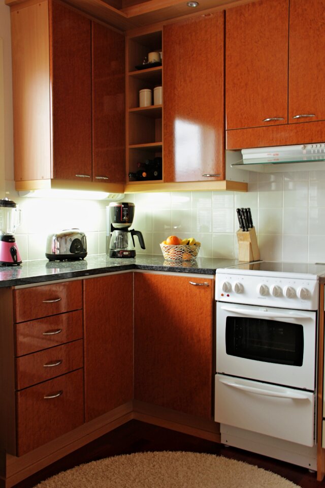Cooking utensil stove corner