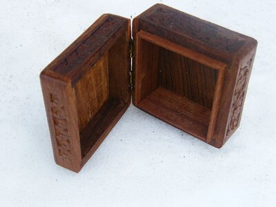 Casket open jewelry box
