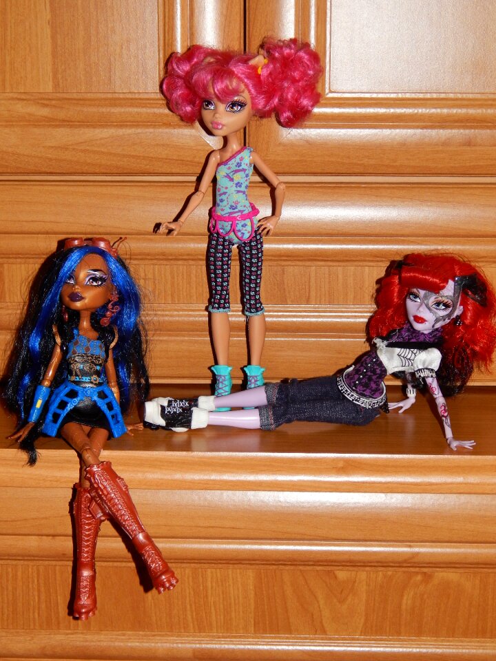 Figurines characters toys