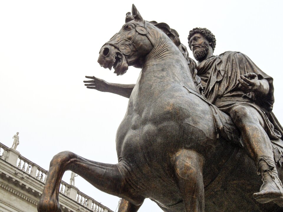 Statues horse emperor