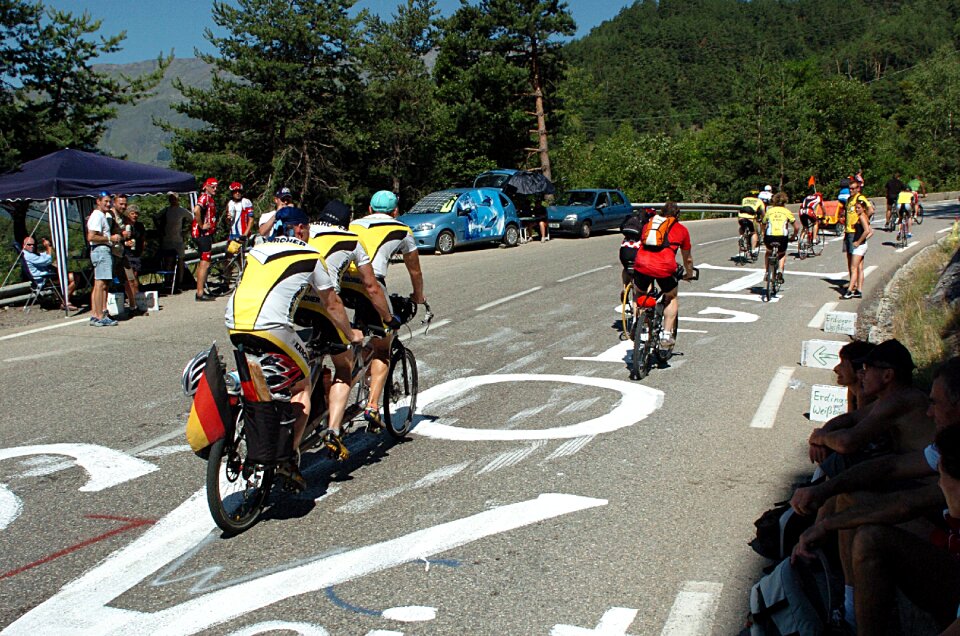 Uphill threesome tandem