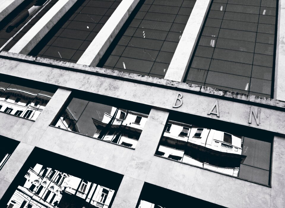 Windows urban italy