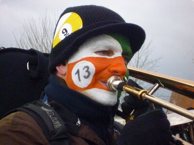 Human masks music