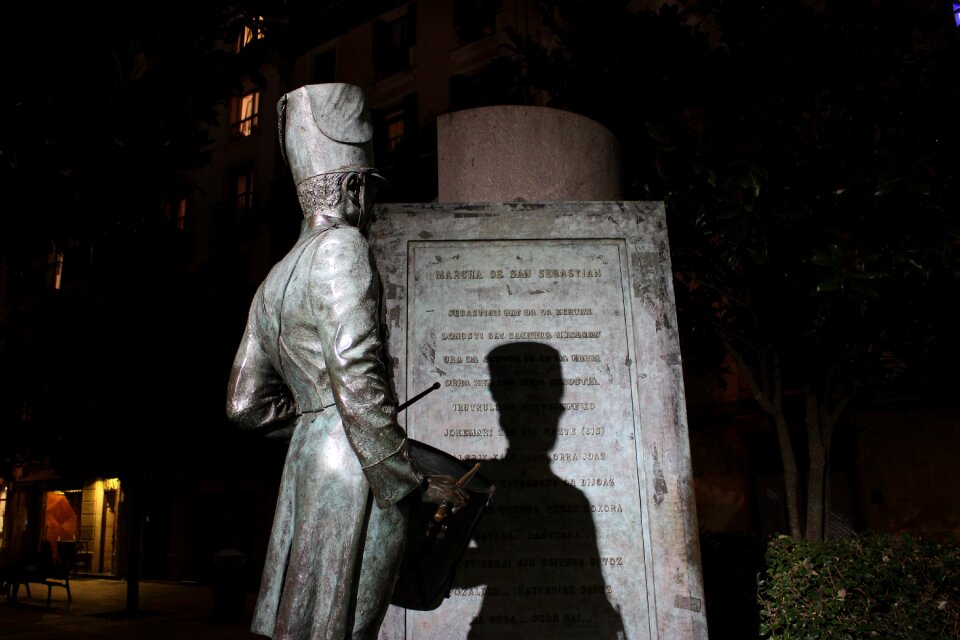 Statue monument cast