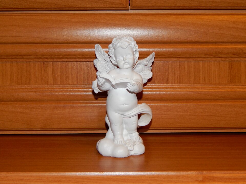 The figurine ornament sculpture