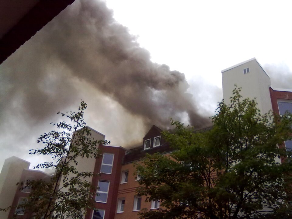 Brand apartment fire smoke