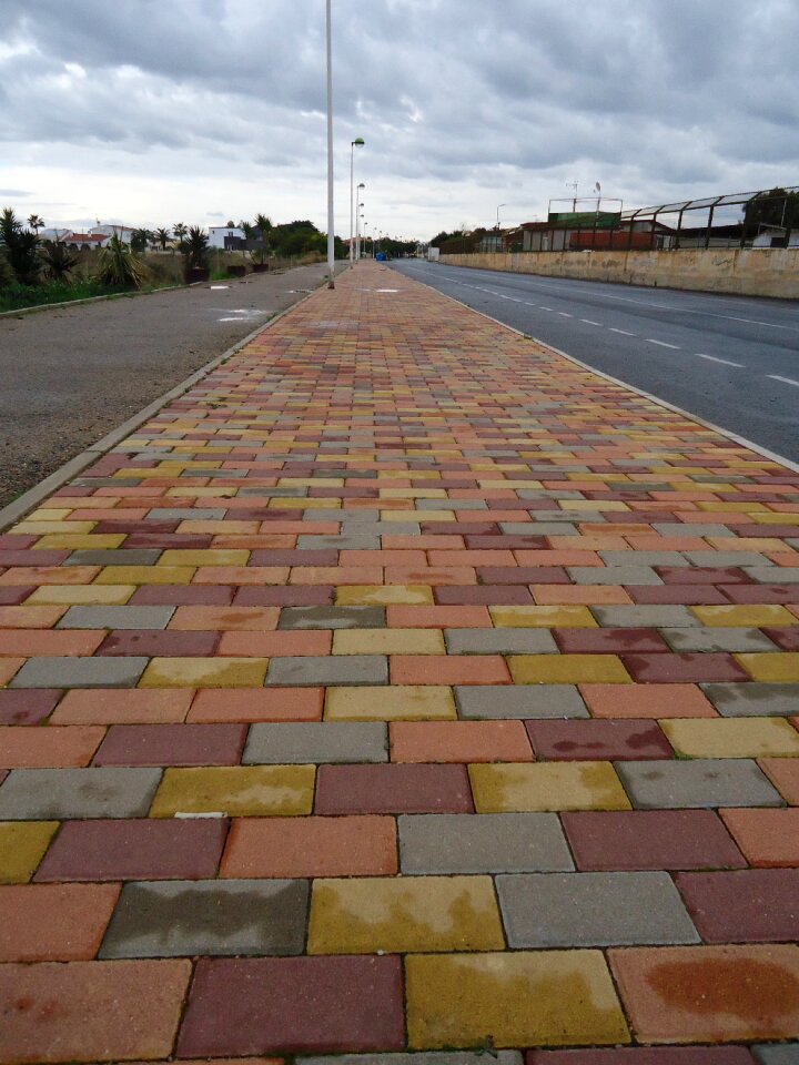 Bricks route sidewalk