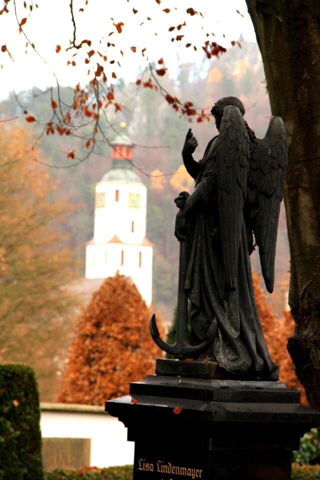 Blaubeuren mourning angel figure