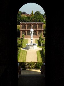 Fountain statue arch photo