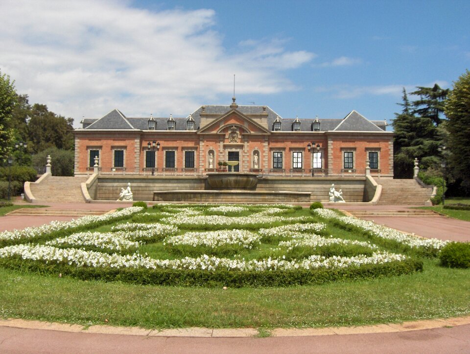 Garden palace symmetry