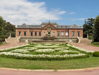 Garden palace symmetry