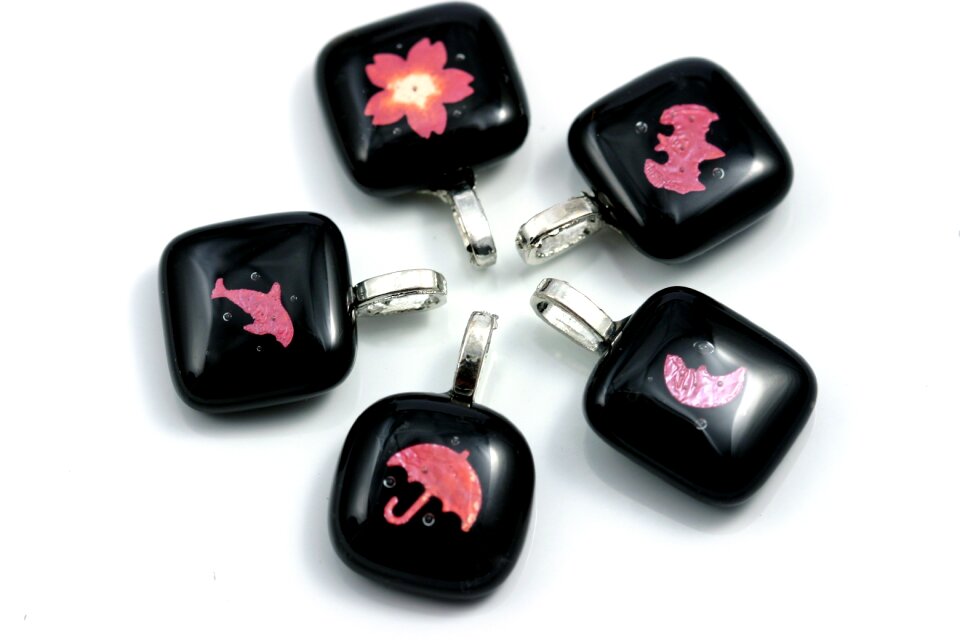 Jewelry pendant black