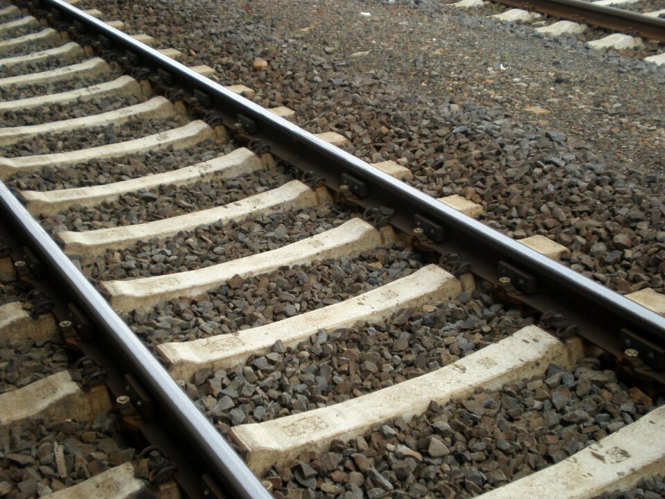 Track railroad ties threshold