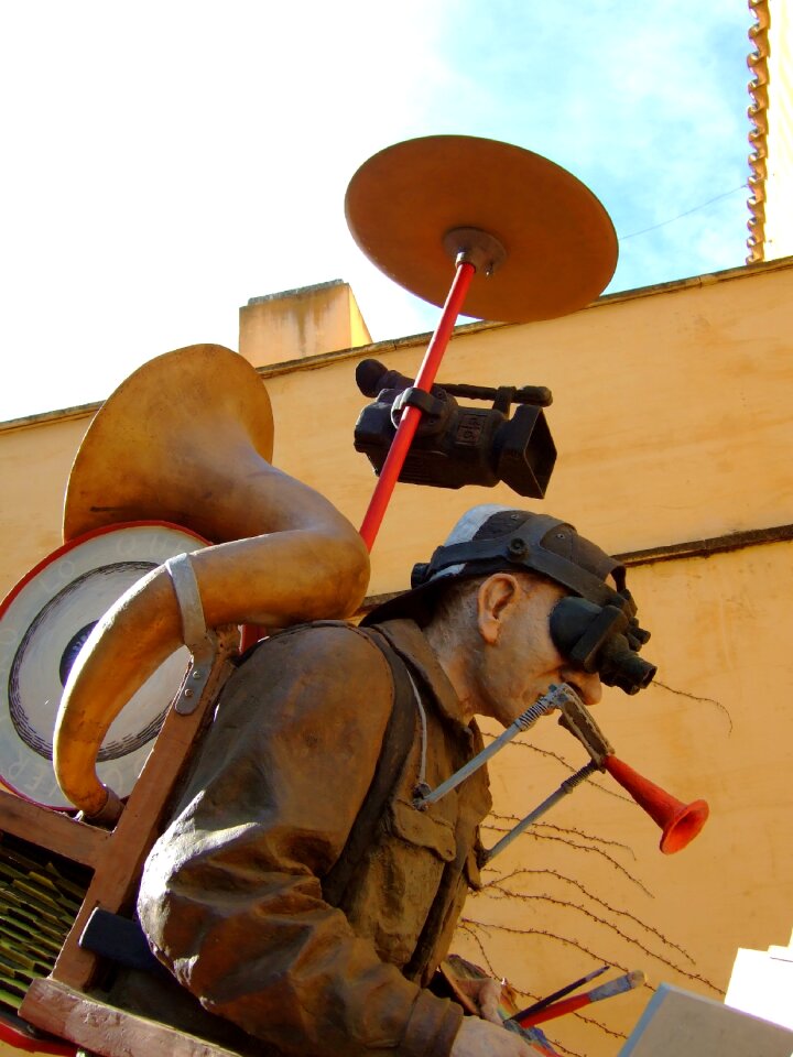Spain sculpture one man band