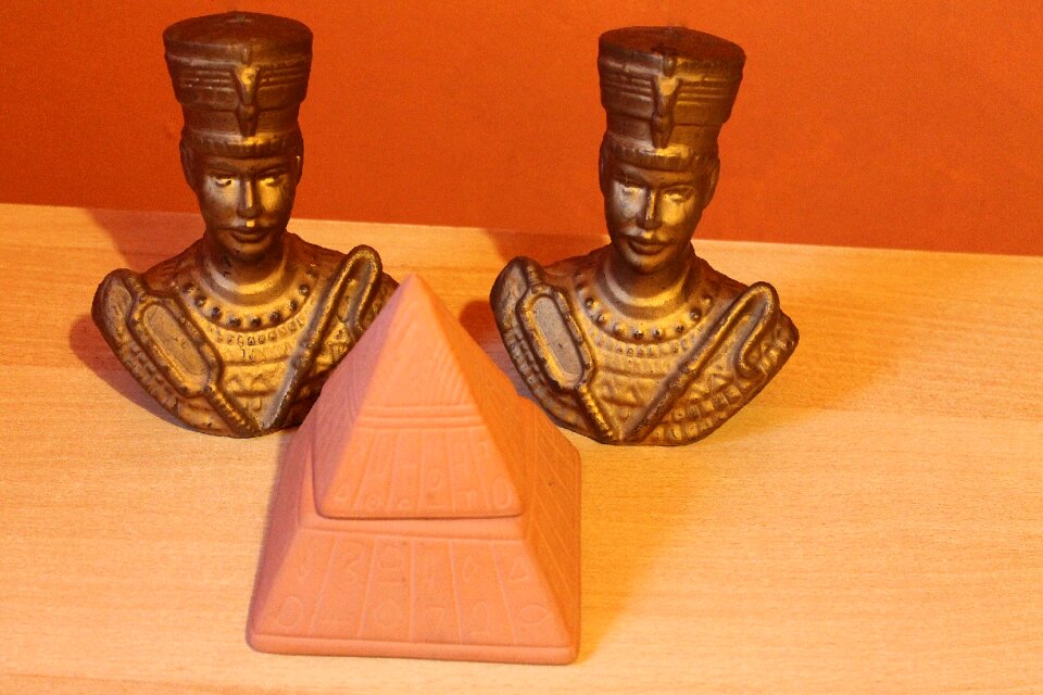 Egypt figure pyramid