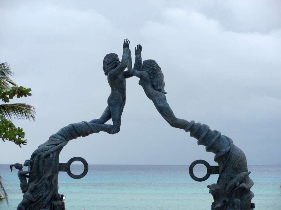 Sculpture metal statue