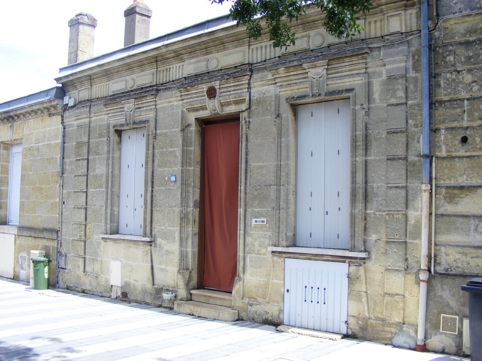 On one floor street pierre