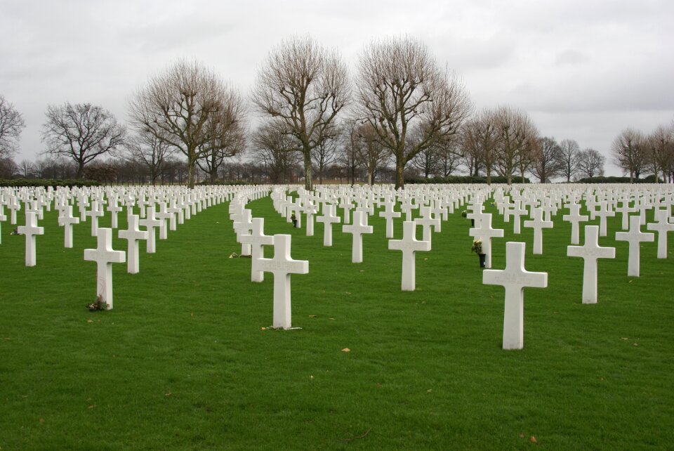 Commemorate second world war grave