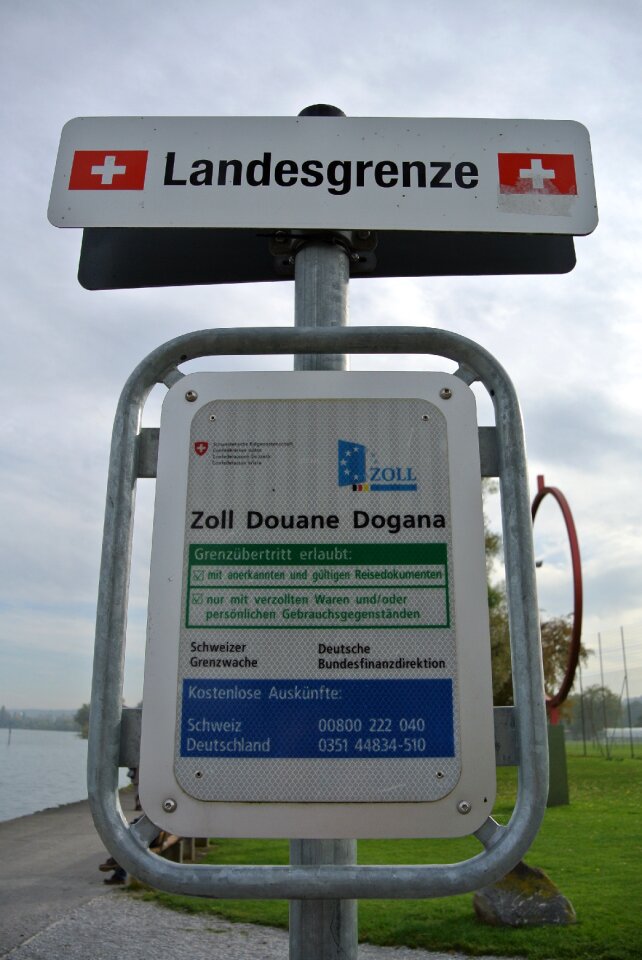 Switzerland shield border