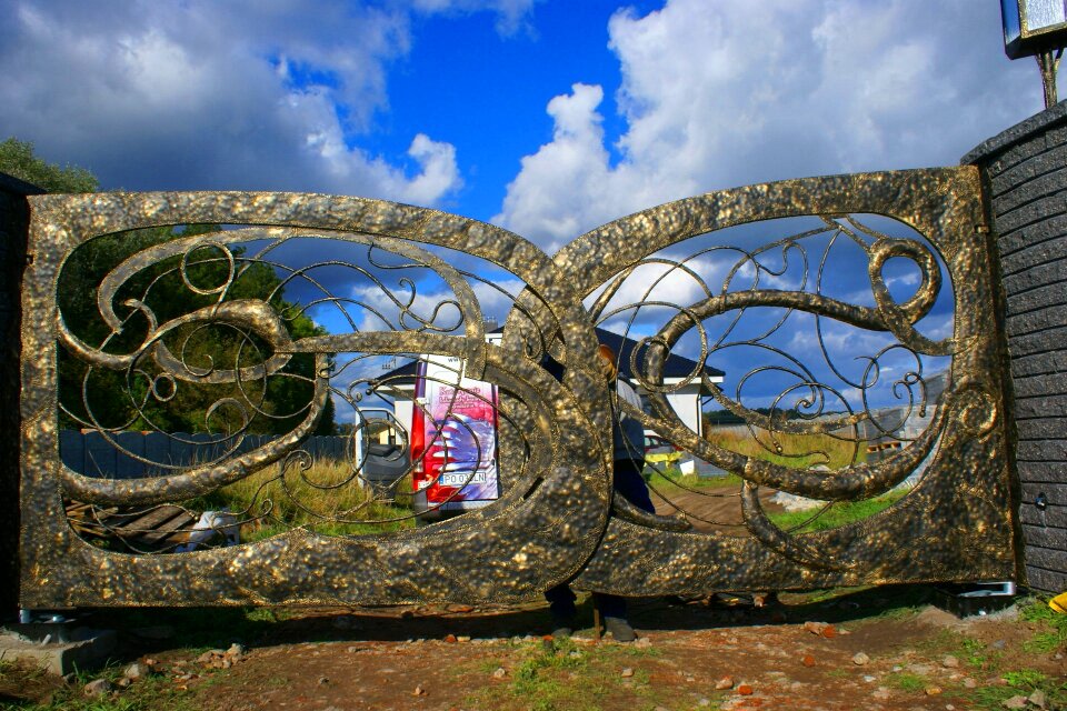 Gate of kuta gate of metalwork gateway