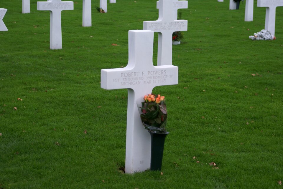 Commemorate second world war grave