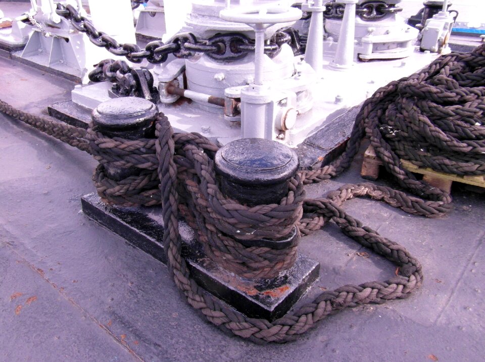 Ship traffic jams woven gorch fock