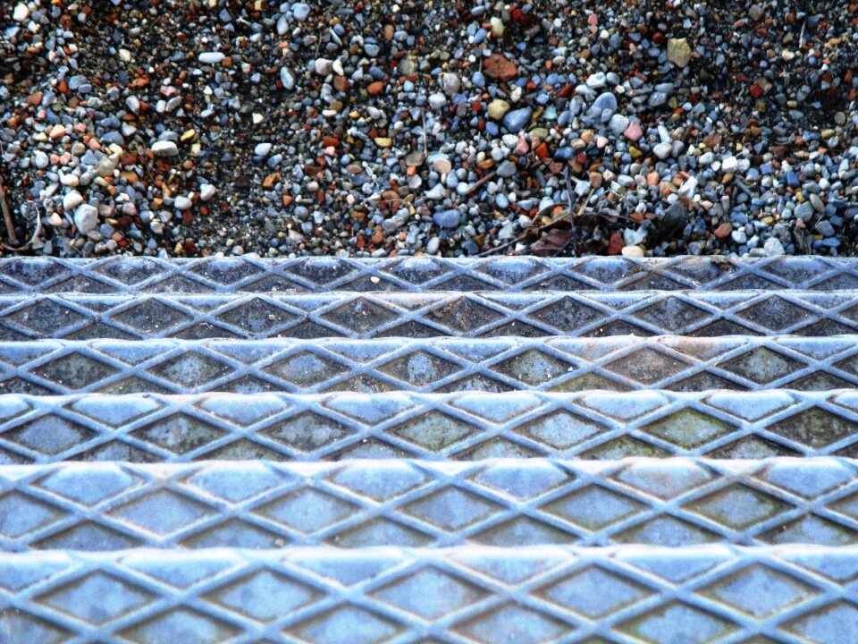 Head structured metal