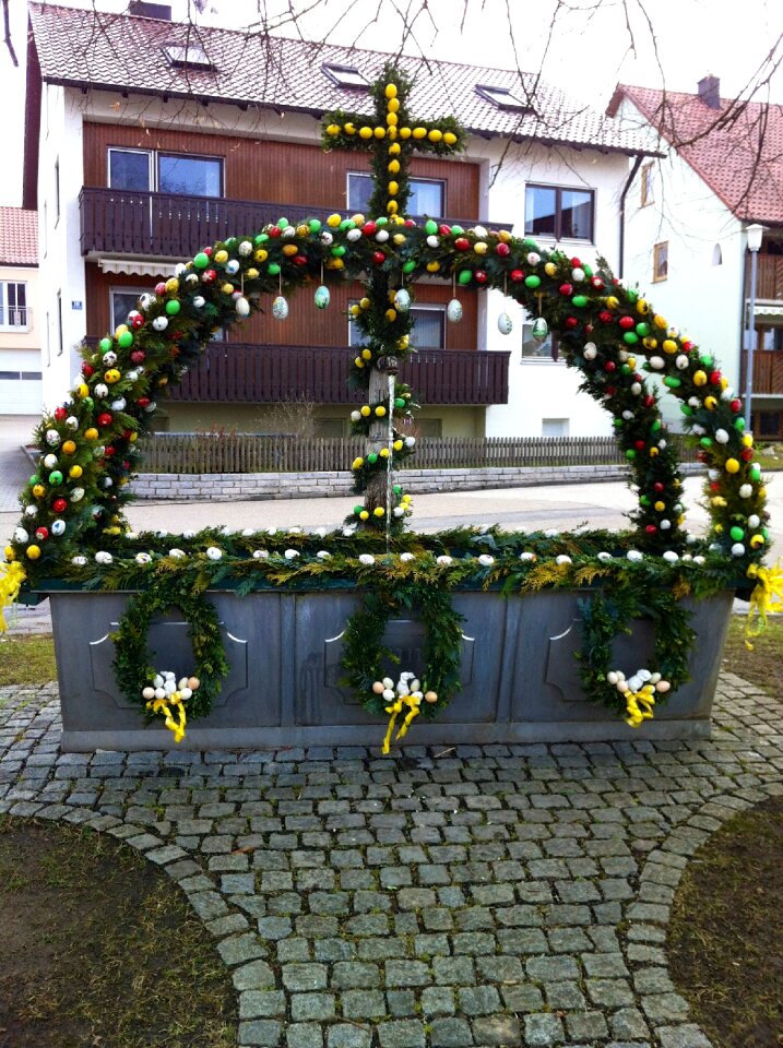 Easter well pollanten easter easter egg