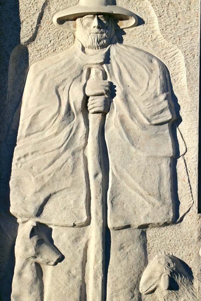 Shepherd schäfer stone sculpture