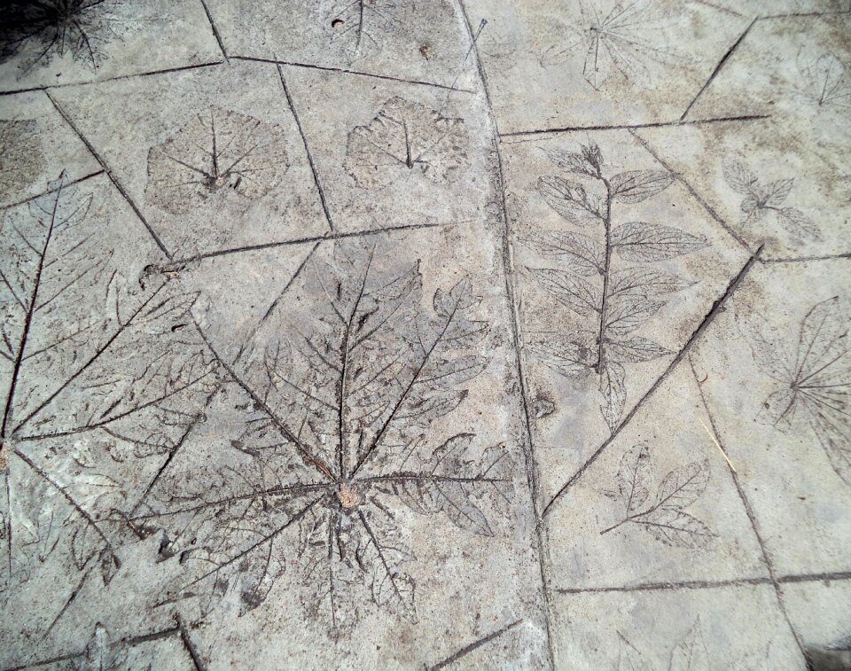 Leaves flooring structure
