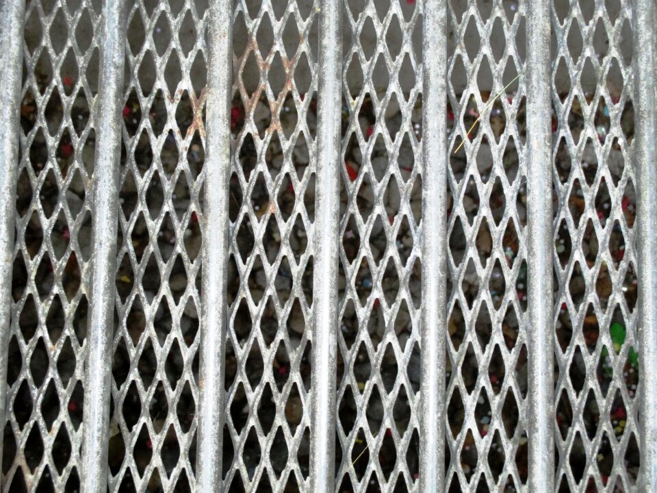 Steel grid web metal