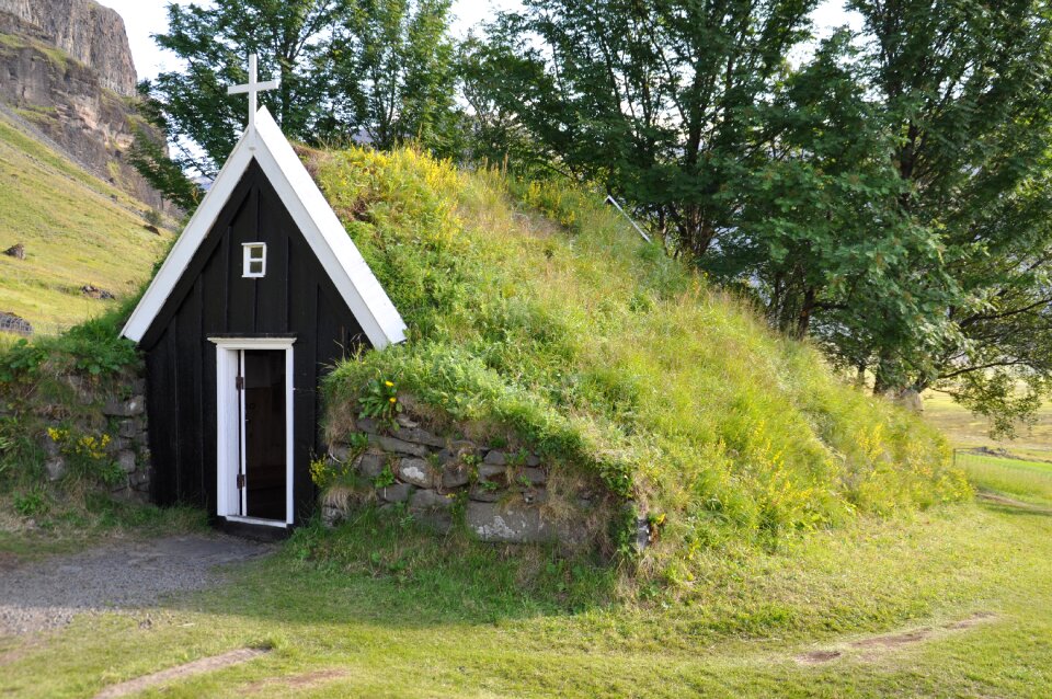 Hut building church