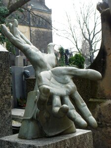 Memorial cemetery statue