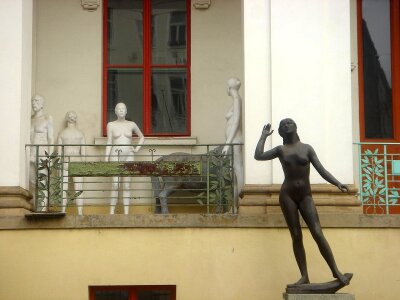 Art statue school