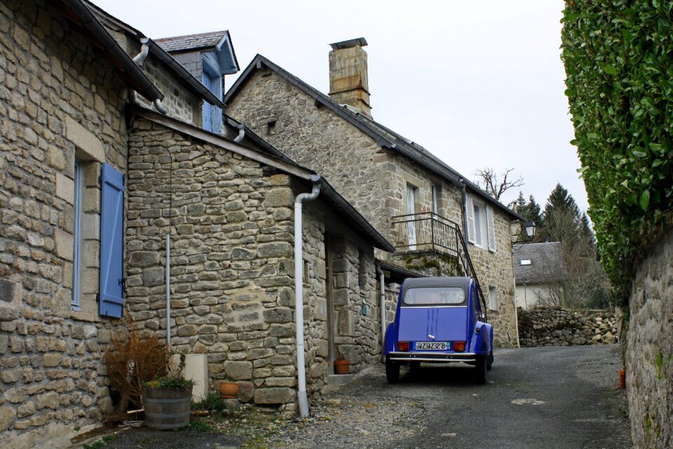 Alley parking car 2cv