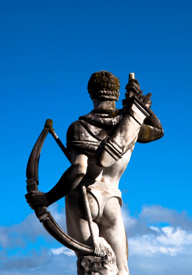 Stone sculpture stage of the marbles sport