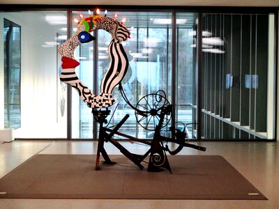 Mechanical sculpture l'illumination niki de saint phalle