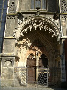 Court portal input wooden door photo