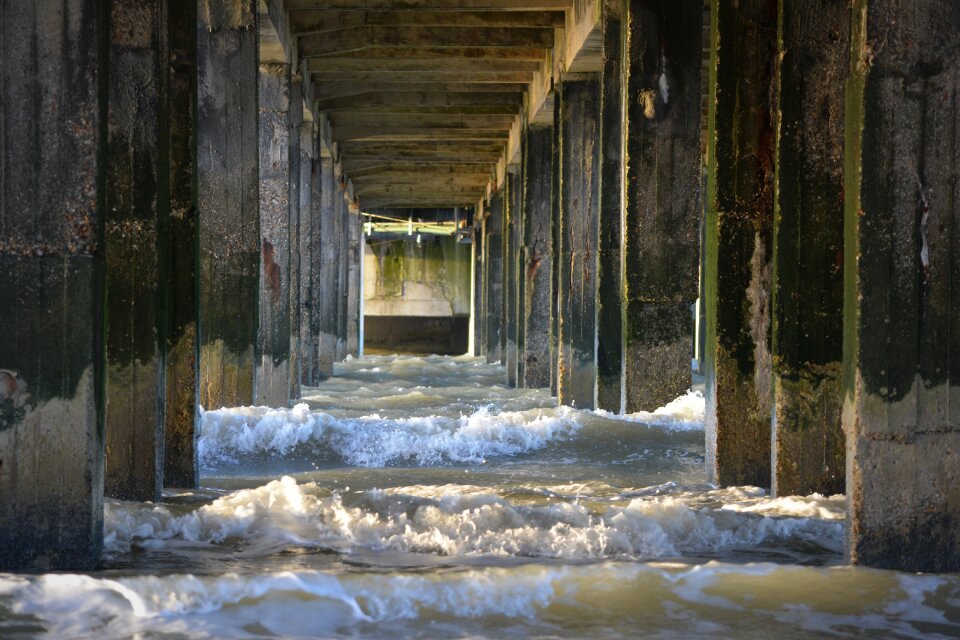 Waves columns water