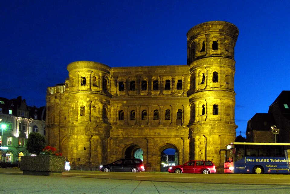 Night porta nigra building